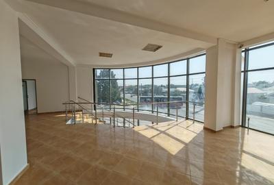 Spațiu comercial, de 125 mp, în Modelu - 4