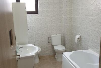 Apartament cu 2 camere decomandat în Baba Novac - 9