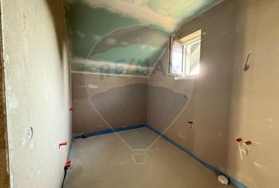 Casa cu 4 camere la gri de vanzare in Sura Mare - 8