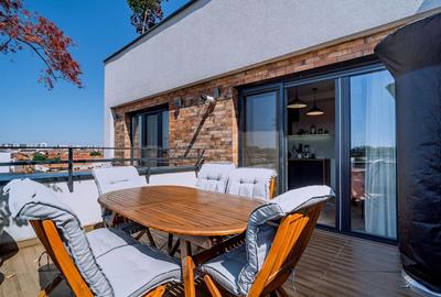 Penthouse 4 camere, ultracentral, Oradea. 800 000 E + TVA. Comision 0 - 25