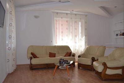 Casă cu 4 camere cu Teren 1000 Mp în Central - 1