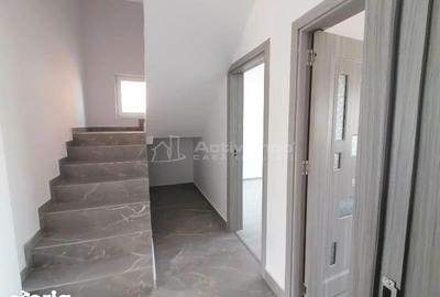 Casă cu 5 camere cu Canalizare în Rahova - 2