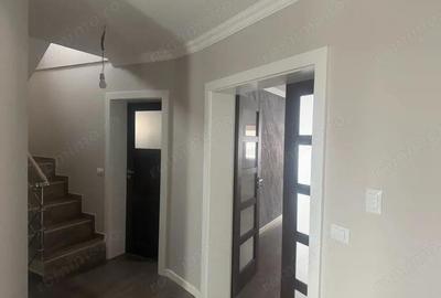 Casă cu Teren 2000 Mp în Podari - 3