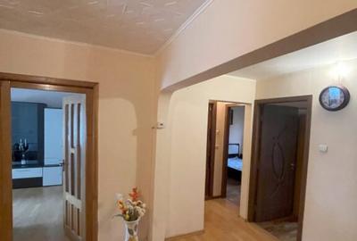 Apartament de vanzare, cu 3 camere decomandat, 68 mp, parter - 9