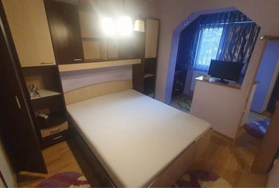 Apartament cu 3 camere semidecomandat în Alexandru cel Bun