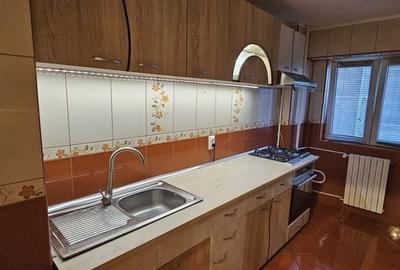 Apartament cu 3 camere decomandat în Rahova
