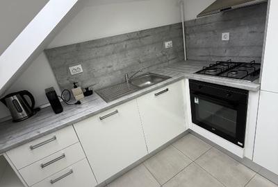 Apartament cu 3 camere decomandat în Central - 9