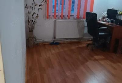 Apartament cu 3 camere nedecomandat în Petros - 1