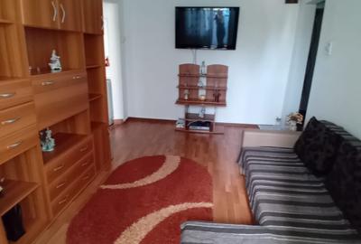 Apartament 3 camere -Zona Sud - 50 mp - etaj 2/4 - 3