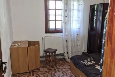 Apartament cu 3 camere semidecomandat în Alexandru cel Bun