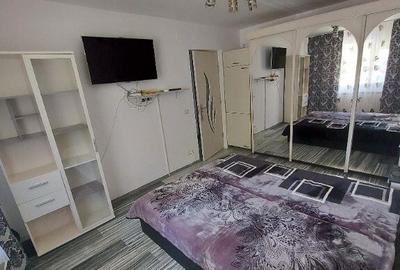 Apartament cu 3 camere decomandat în Băneasa