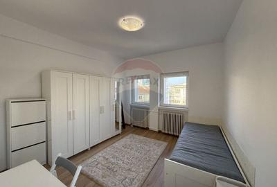 Apartament cu 1 camere semidecomandat, mobilat în P-ța Rosetti