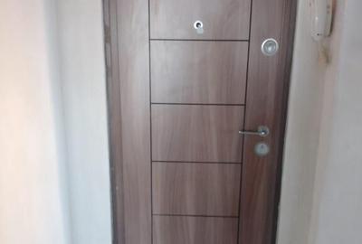 Apartament cu 3 camere semidecomandat în Viziru 3