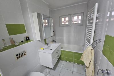 Apartament cu 3 camere decomandat în Micro II - 8