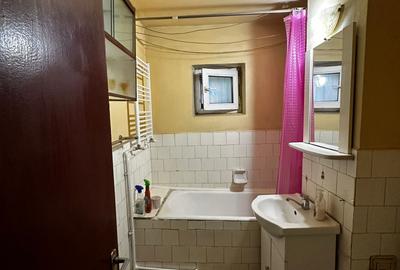 Apartament 2 camere decomandate zona Poarta 6 - 7