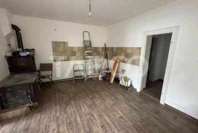 Casă cu 2 camere cu Canalizare în Cristian - 8