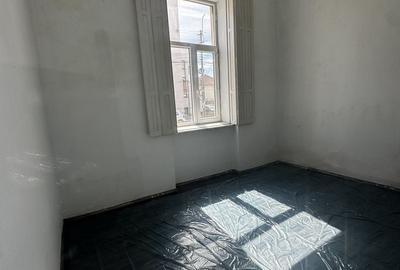 Casă individuală cu 2 camere cu Canalizare în Central - 2