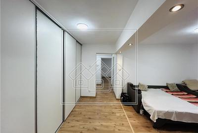 Apartament cu 3 camere decomandat în Terezian - 12