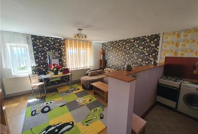 Apartament 2 camere la mansarda -str.Oncesti - zona Vasile Aaron - 2