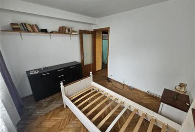 Apartament cu 4 camere semidecomandat, mobilat în Micro II - 17