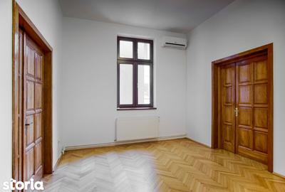 Casă cu 10 camere cu Canalizare în Centrul Istoric - 14