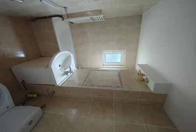 Apartament cu 2 camere decomandat în Micro 4 - 5