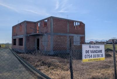 Duplex cu 8 camere cu Teren 945 Mp în Exterior Est - 1