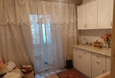 Apartament cu 3 camere decomandat în Balș - 2