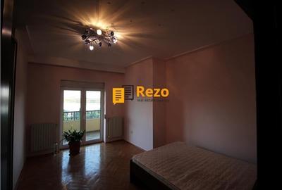 Vila impunatoare cu iesire la lac in Peris - 8