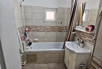 Apartament cu 3 camere decomandat în Apusului - 4