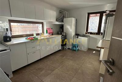 Casă cu 7 camere cu Teren 300 Mp în Central - 5