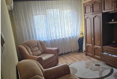 Apartament 3 camere- Decomandat- Bd Chisinau + Boxa