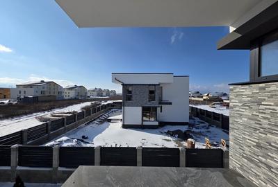 Casă individuală cu 4 camere cu Canalizare în Sânpetru