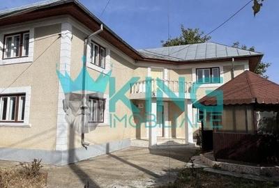 Casă individuală cu 8 camere în Gruiu