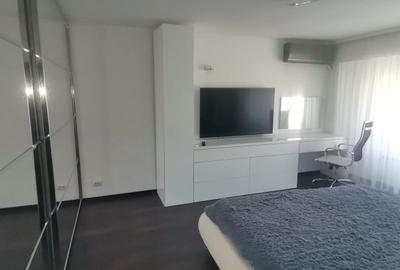 Garsonieră decomandată în Decebal