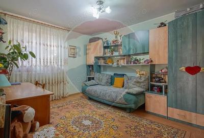 Casă cu Garaj în Dârste