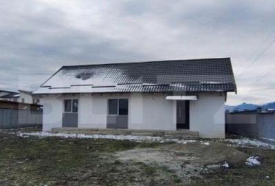 Casa de Vanzare cu 3 camere in Cartierul Izvor, Tarlung - 1