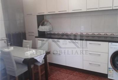 Apartament cu 3 camere decomandat, mobilat în Frumoasa