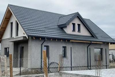 Vand casa cu mansarda - 2