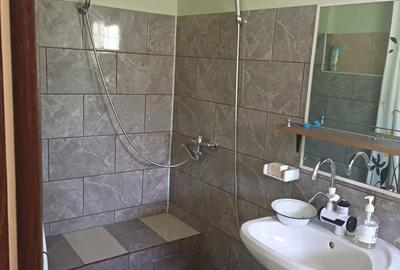 Casă cu 3 camere în Central - 1