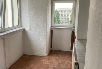Apartament cu 3 camere decomandat, mobilat în Barbu Văcărescu