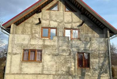 Casă cu 5 camere cu Teren 1000 Mp în Central