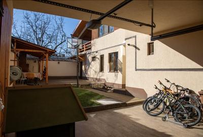 Casa zona centrala, 8 camere. - 2