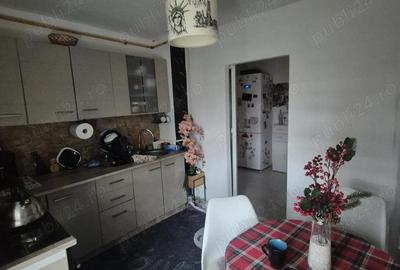 Apartament cu 4 camere decomandat în Central - 3