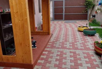 Vand casa la curte - 4