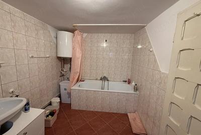 Casă cu 5 camere cu Teren 430 Mp în Socol - 5