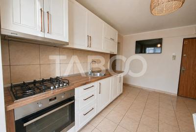 Apartament cu 3 camere decomandat, mobilat în Vasile Aaron - 2