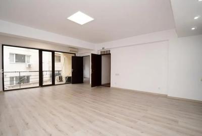 Casă cu 10 camere cu Canalizare în Victoriei - 10