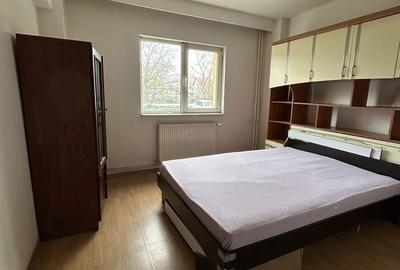 Apartament cu 3 camere decomandat în Prundu