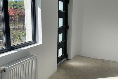 Casă cu 2 camere cu Teren 400 Mp în Mărgineni - 2